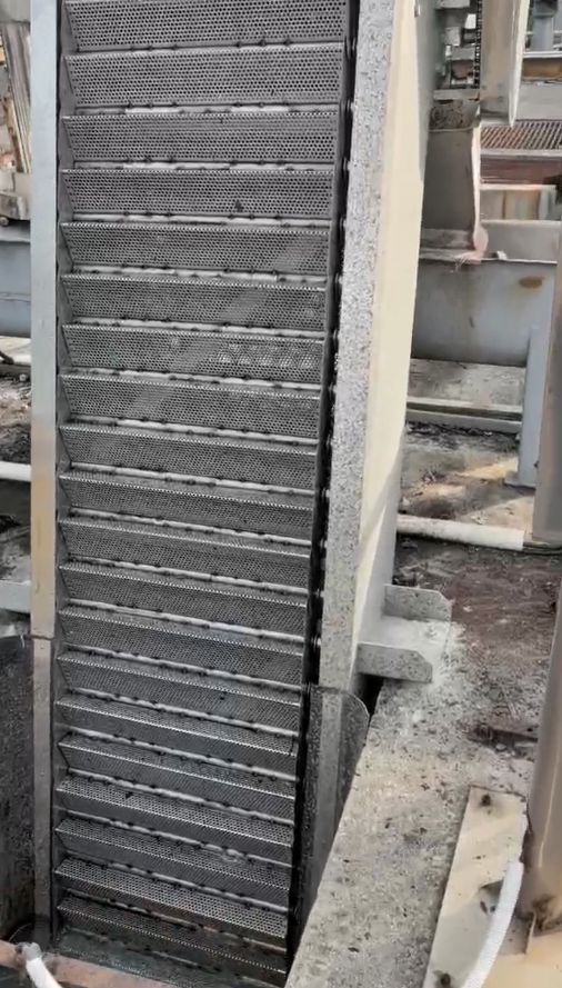 精準(zhǔn)截污 智護(hù)清澄 | 山東地衛(wèi)環(huán)保網(wǎng)板式格柵清污機(jī)，筑牢污水治理第一道防線(xiàn)